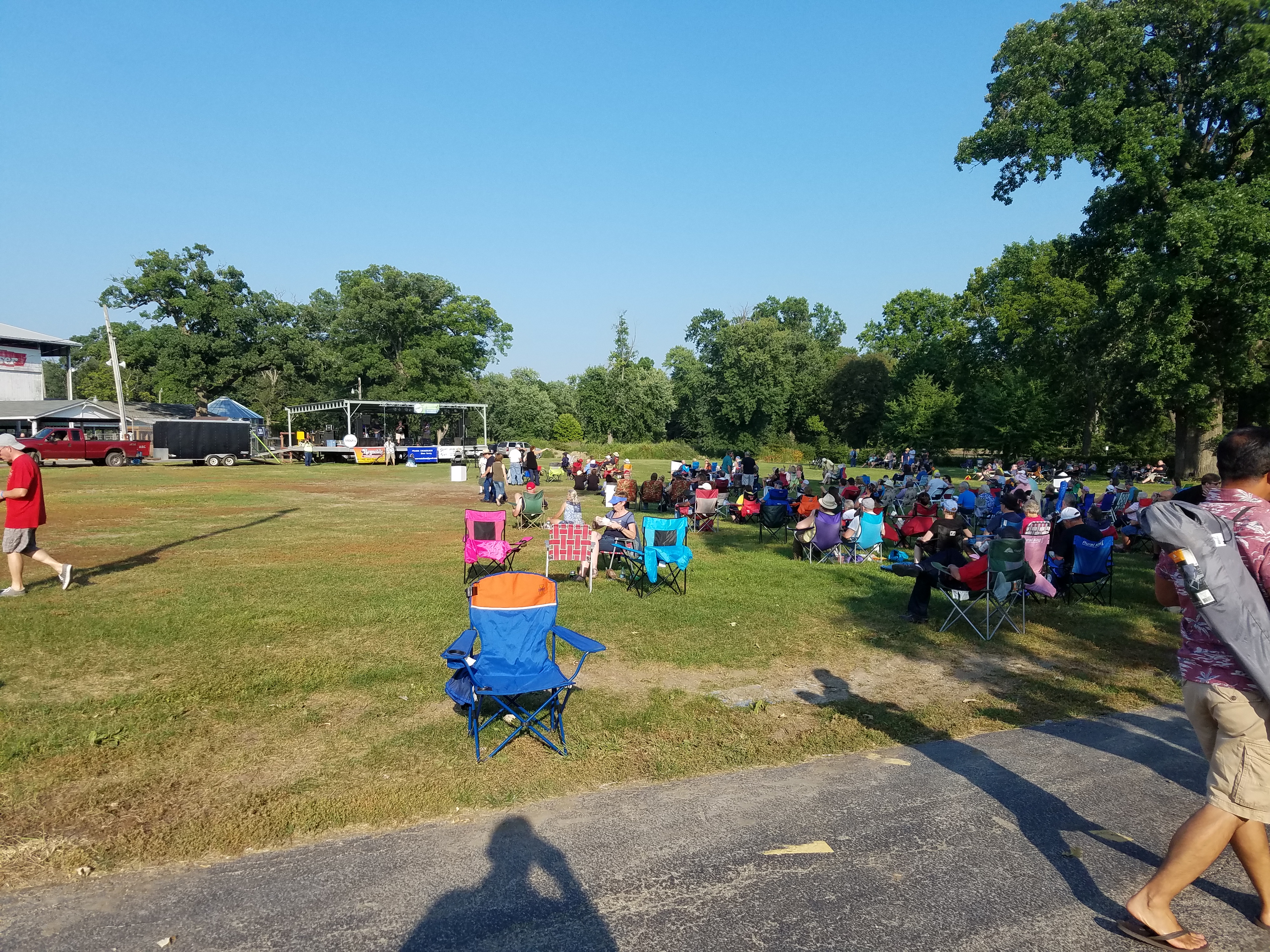 [2018 Fest wide view of grassy area]